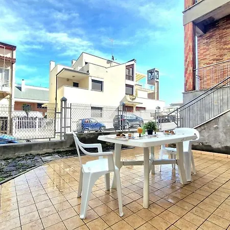 Pochi Passi Dal Mareampia Casa & Cortile Privato