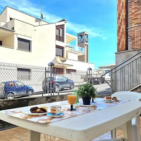 Pochi Passi Dal Mareampia Casa & Cortile Privato * Porto SantʼElpidio